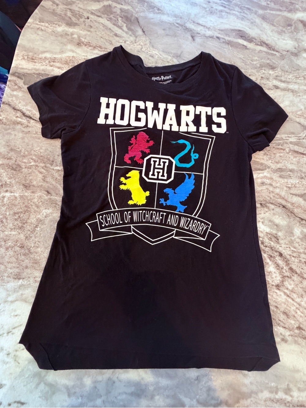 Harry Potter Hogwarts Crest Graphic Tee Medium Black Wizard Shirt - Picture 1 of 8